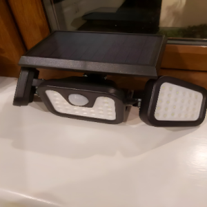 SolarGuard™ Pro — Smart Solar Motion Security Light (IP65 Waterproof, 1050 Lumens, Adjustable 3-Head Design) photo review